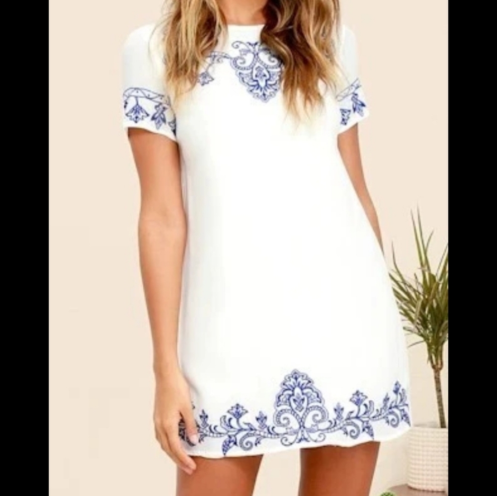 Lulus Tale to Tell Blue and Ivory Embroidered Shift Dress Size Small